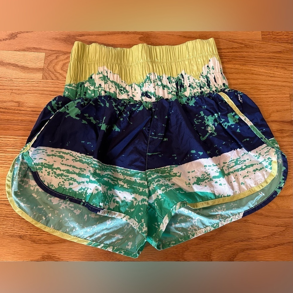 FREE PEOPLE MOVEMENT THE WAY HOME SHORTS - SIZE SMALL